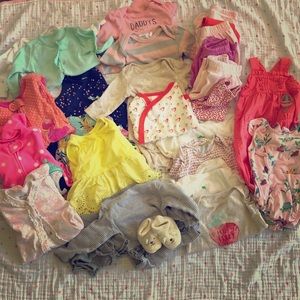 Lot of baby girl clothing 0-3
